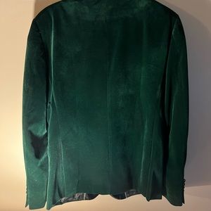 It’s a men suit jacket/ blazer